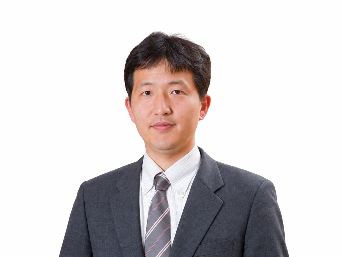関 亮一
